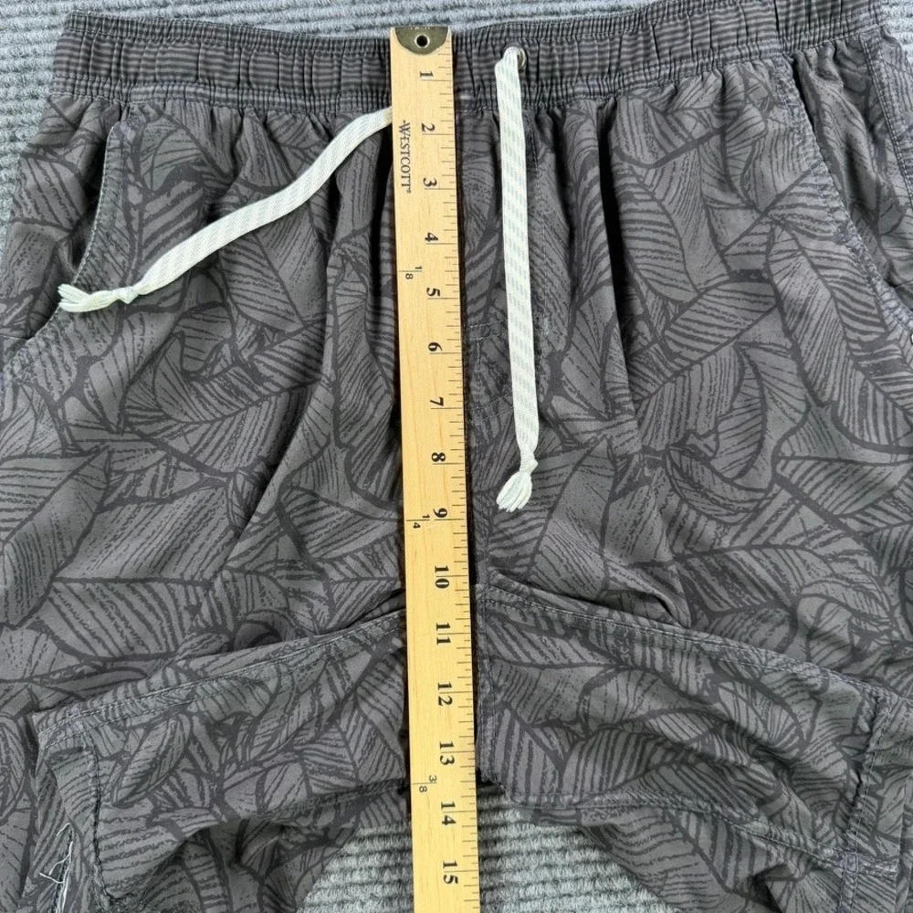 Vuori Kore Short Men 30 Charcoal Grey Palm Leaf Print Lined Athletic No Size Tag